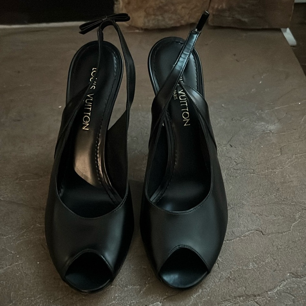 Louis Vuitton Black Heels size 40 NEW